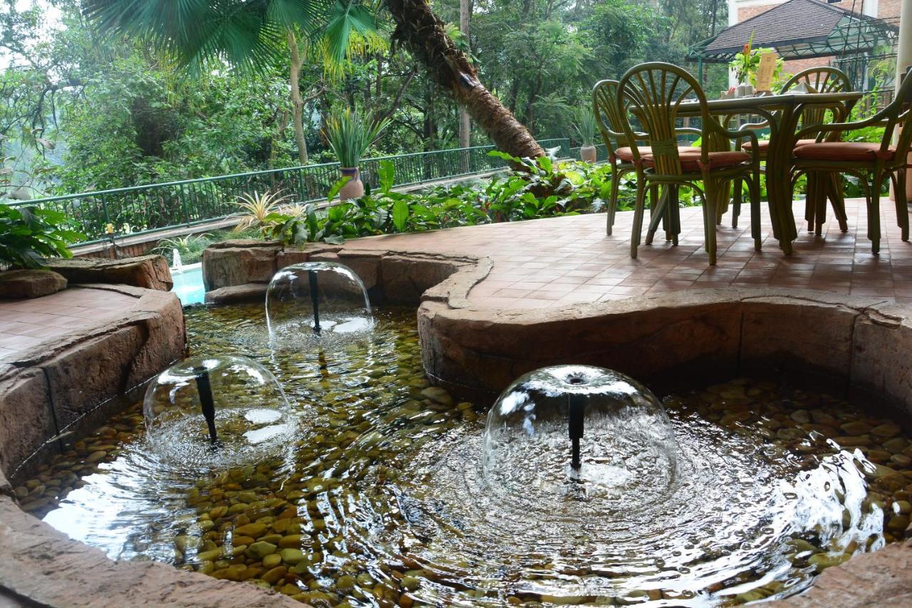 Golf Course Hotel Кампала Екстериор снимка