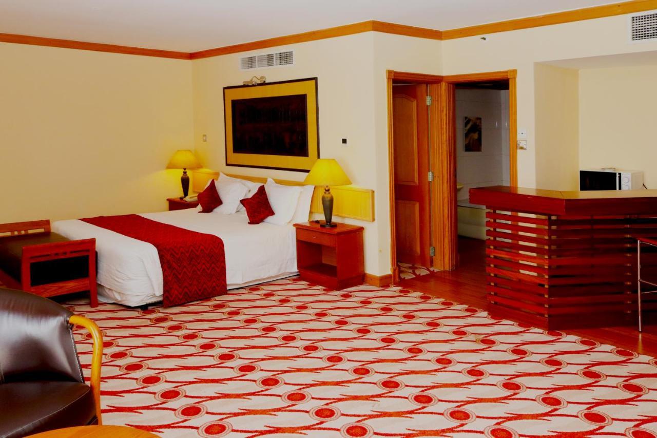 Golf Course Hotel Кампала Екстериор снимка