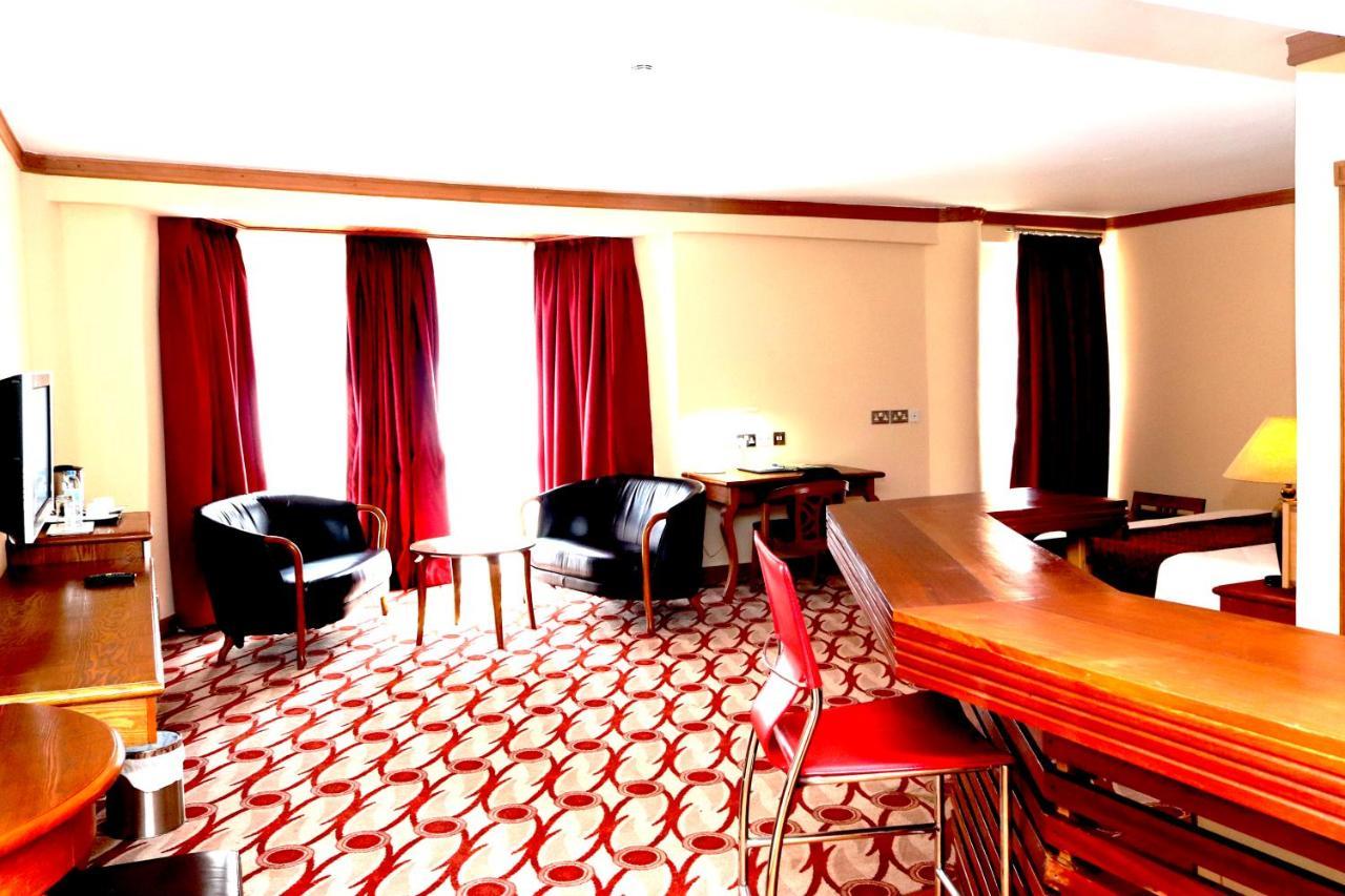 Golf Course Hotel Кампала Екстериор снимка
