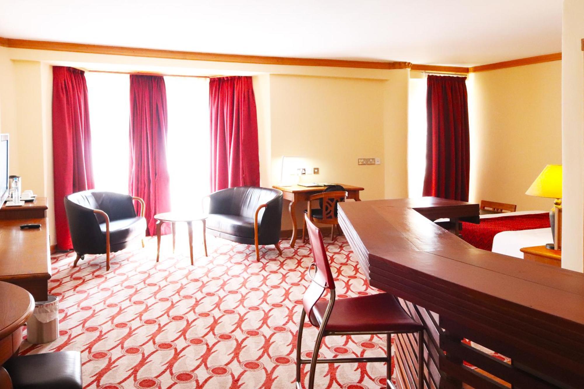 Golf Course Hotel Кампала Екстериор снимка