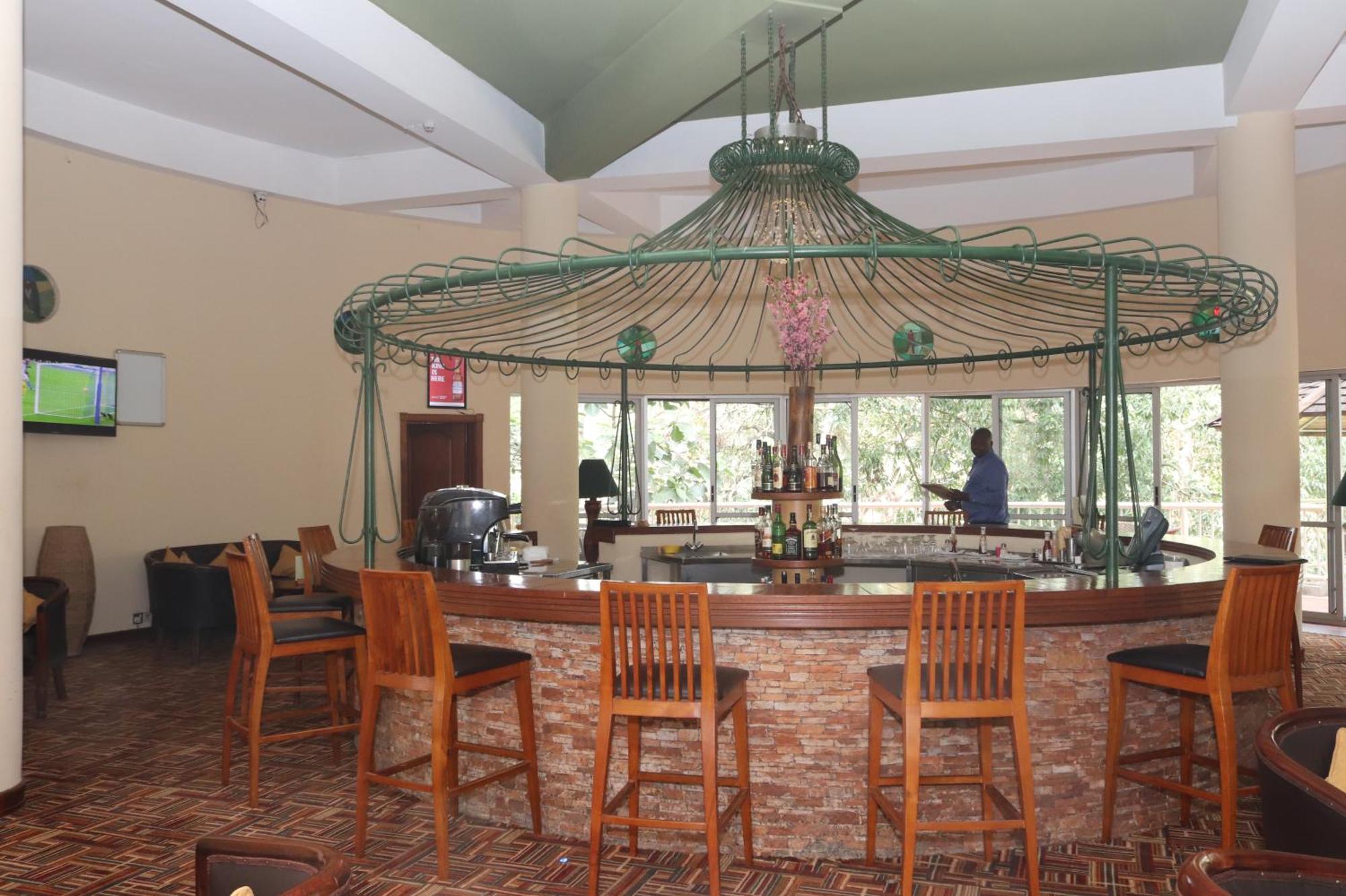 Golf Course Hotel Кампала Екстериор снимка