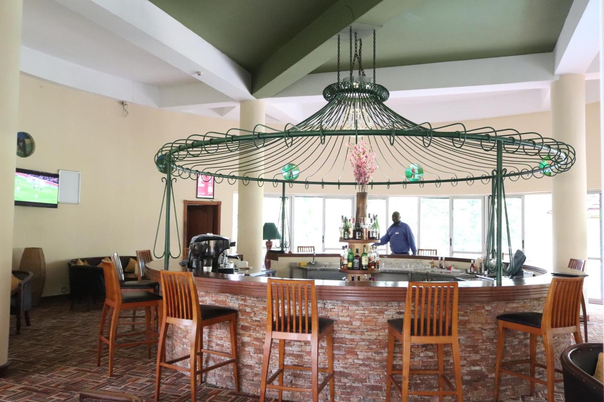 Golf Course Hotel Кампала Екстериор снимка