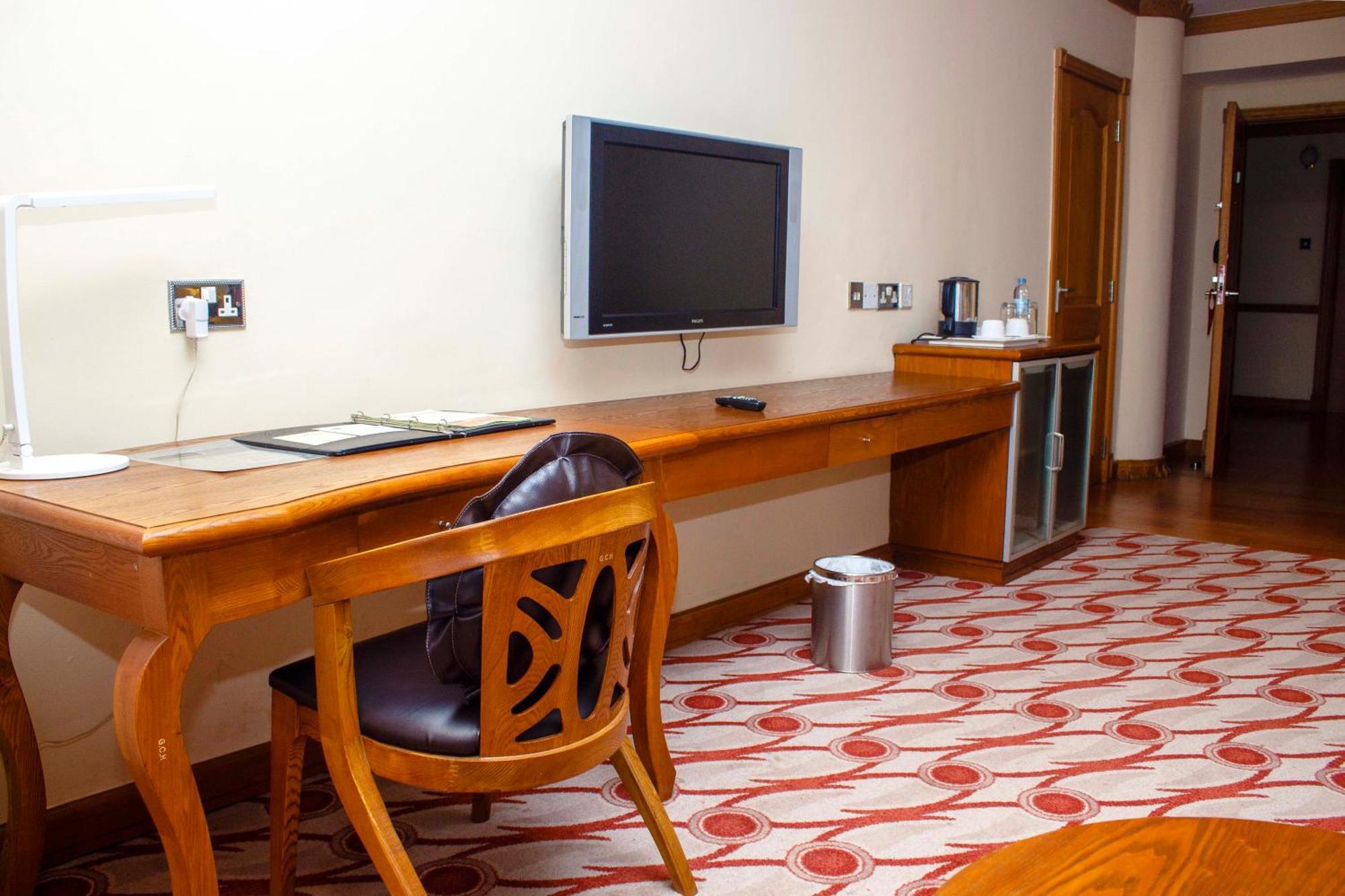 Golf Course Hotel Кампала Екстериор снимка