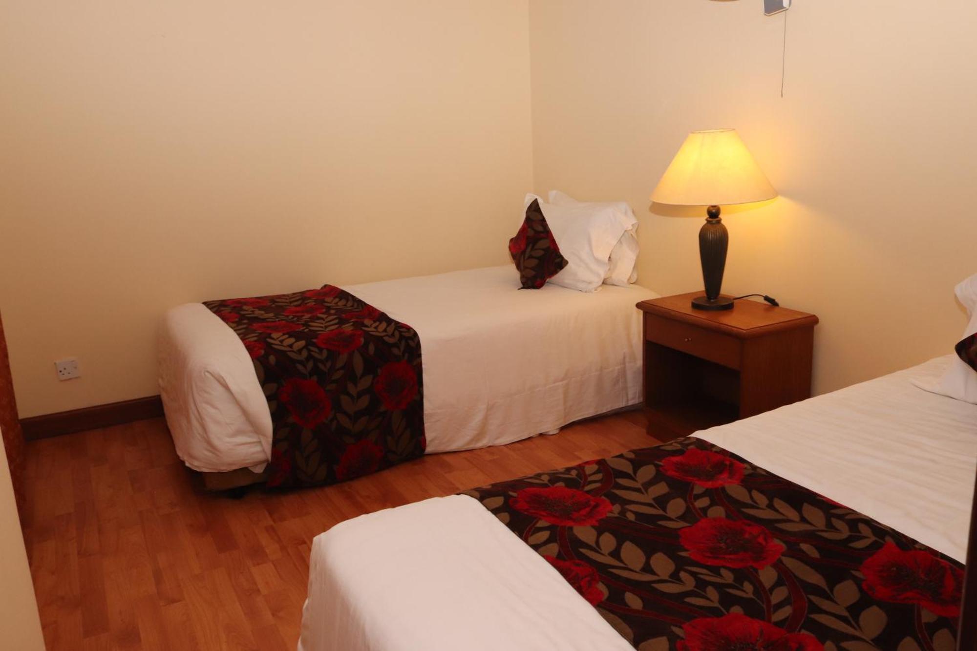 Golf Course Hotel Кампала Екстериор снимка