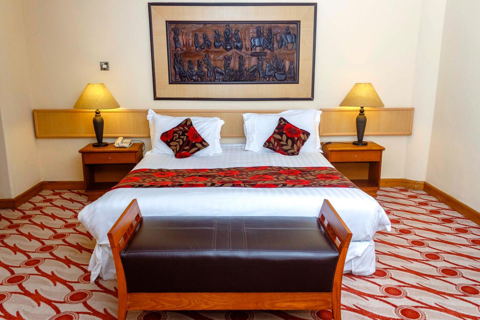 Golf Course Hotel Кампала Екстериор снимка