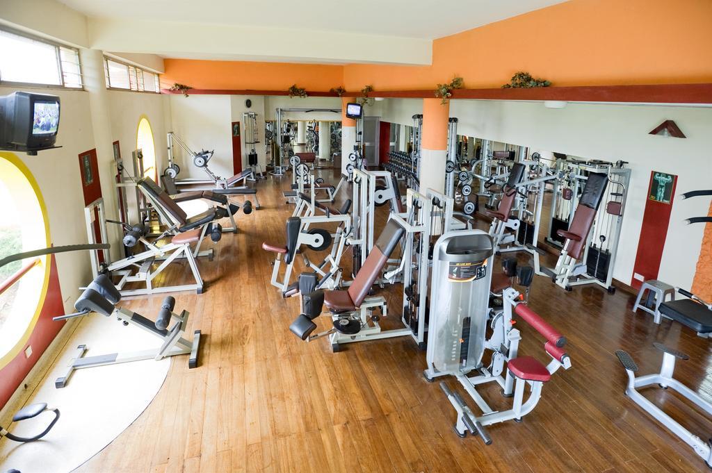 Golf Course Hotel Кампала Екстериор снимка