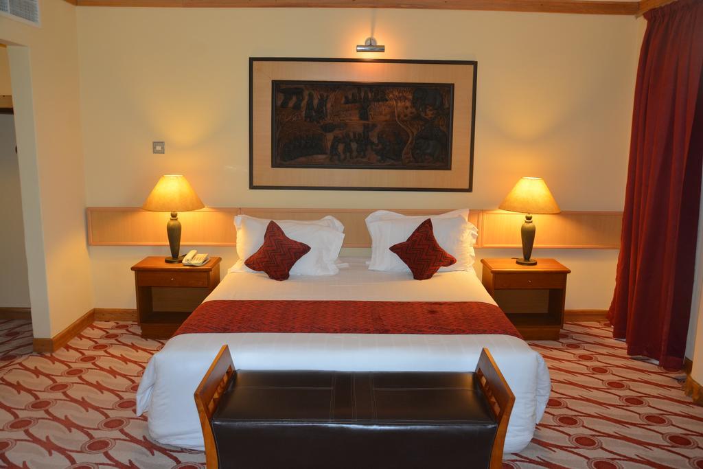 Golf Course Hotel Кампала Екстериор снимка