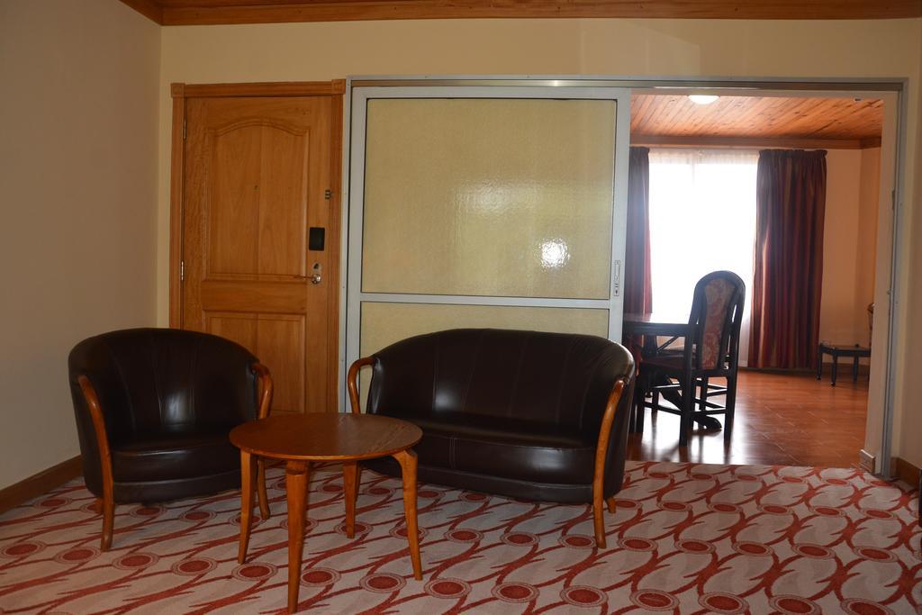 Golf Course Hotel Кампала Екстериор снимка